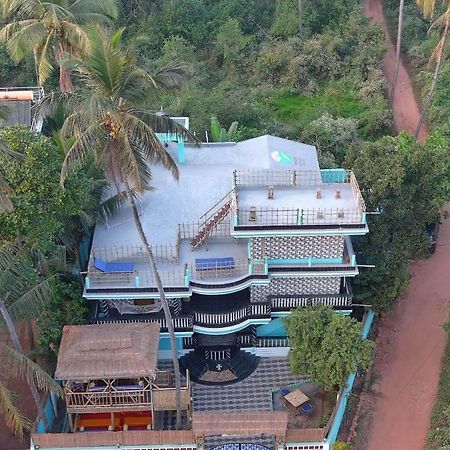 Tropical Wave Hostel Morjim Goa Экстерьер фото