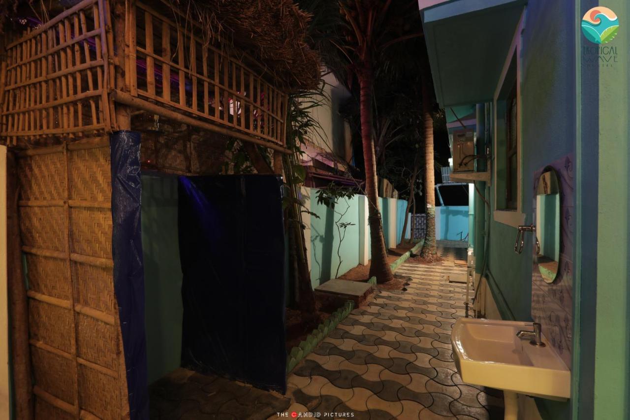 Tropical Wave Hostel Morjim Goa Экстерьер фото