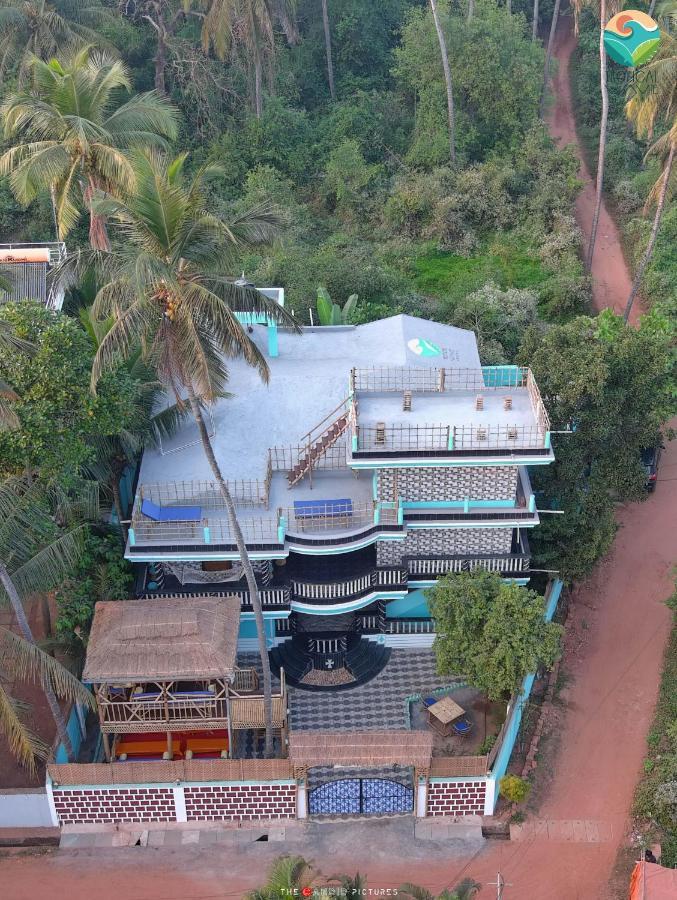 Tropical Wave Hostel Morjim Goa Экстерьер фото