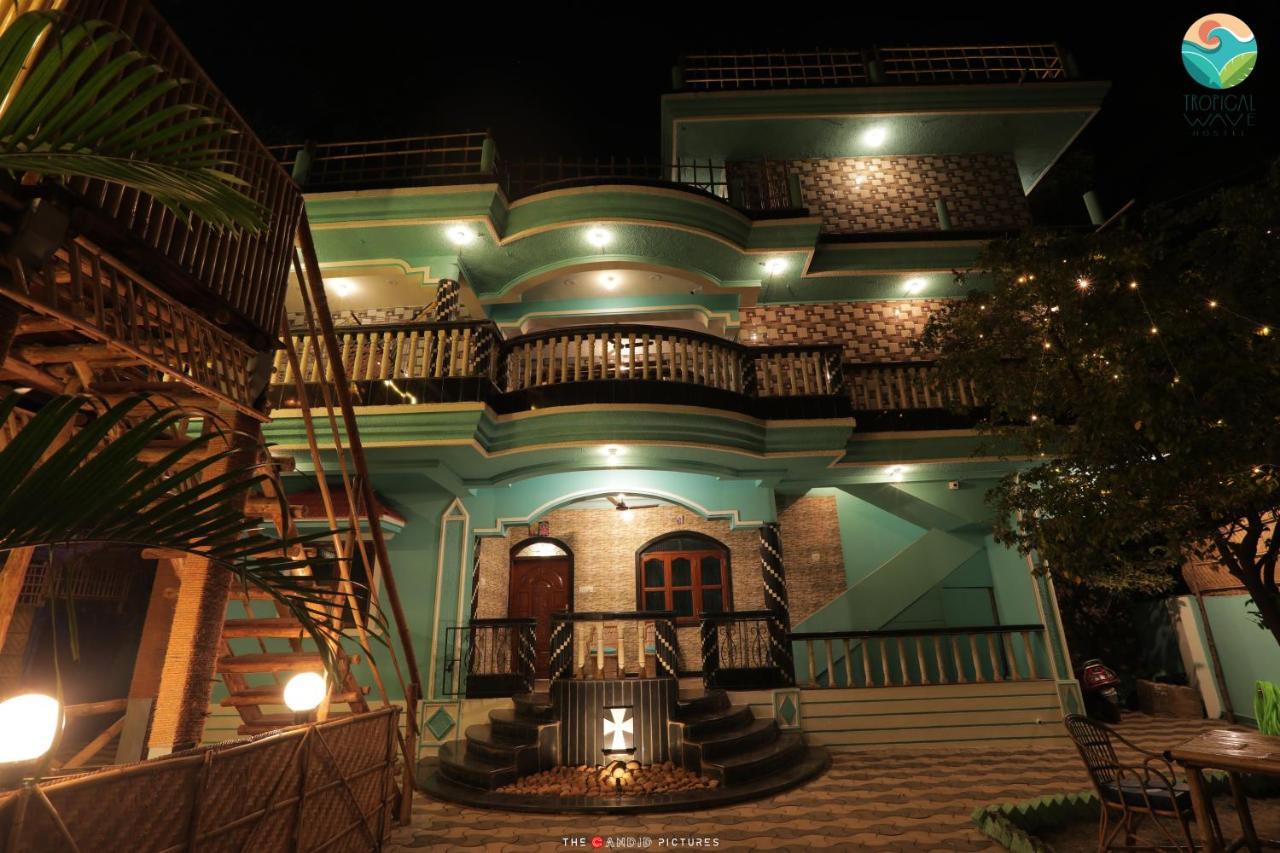 Tropical Wave Hostel Morjim Goa Экстерьер фото