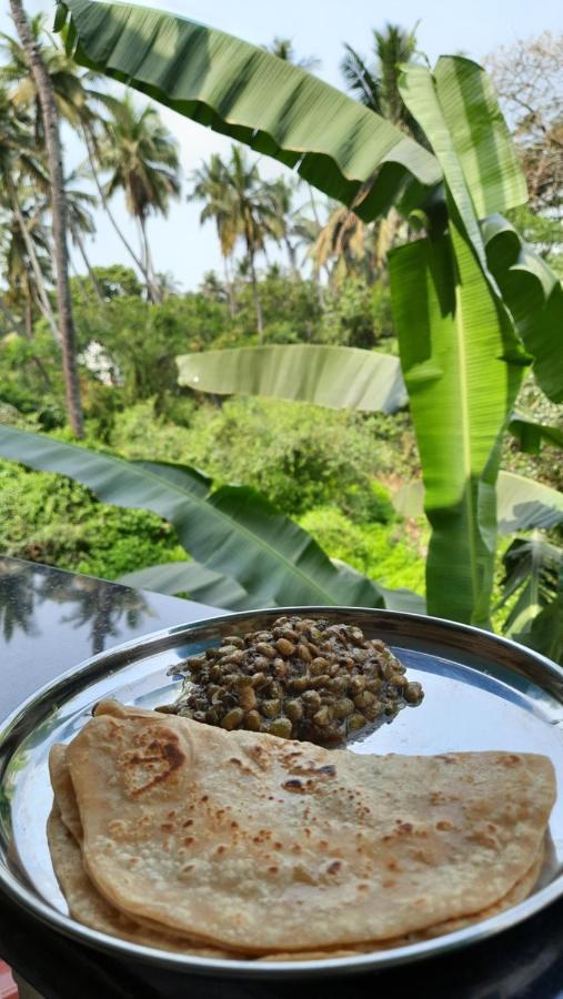 Tropical Wave Hostel Morjim Goa Экстерьер фото