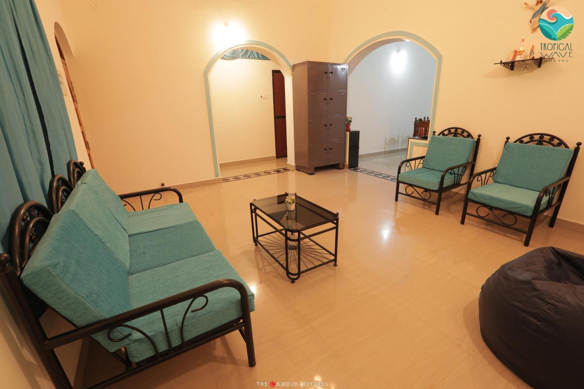 Tropical Wave Hostel Morjim Goa Экстерьер фото