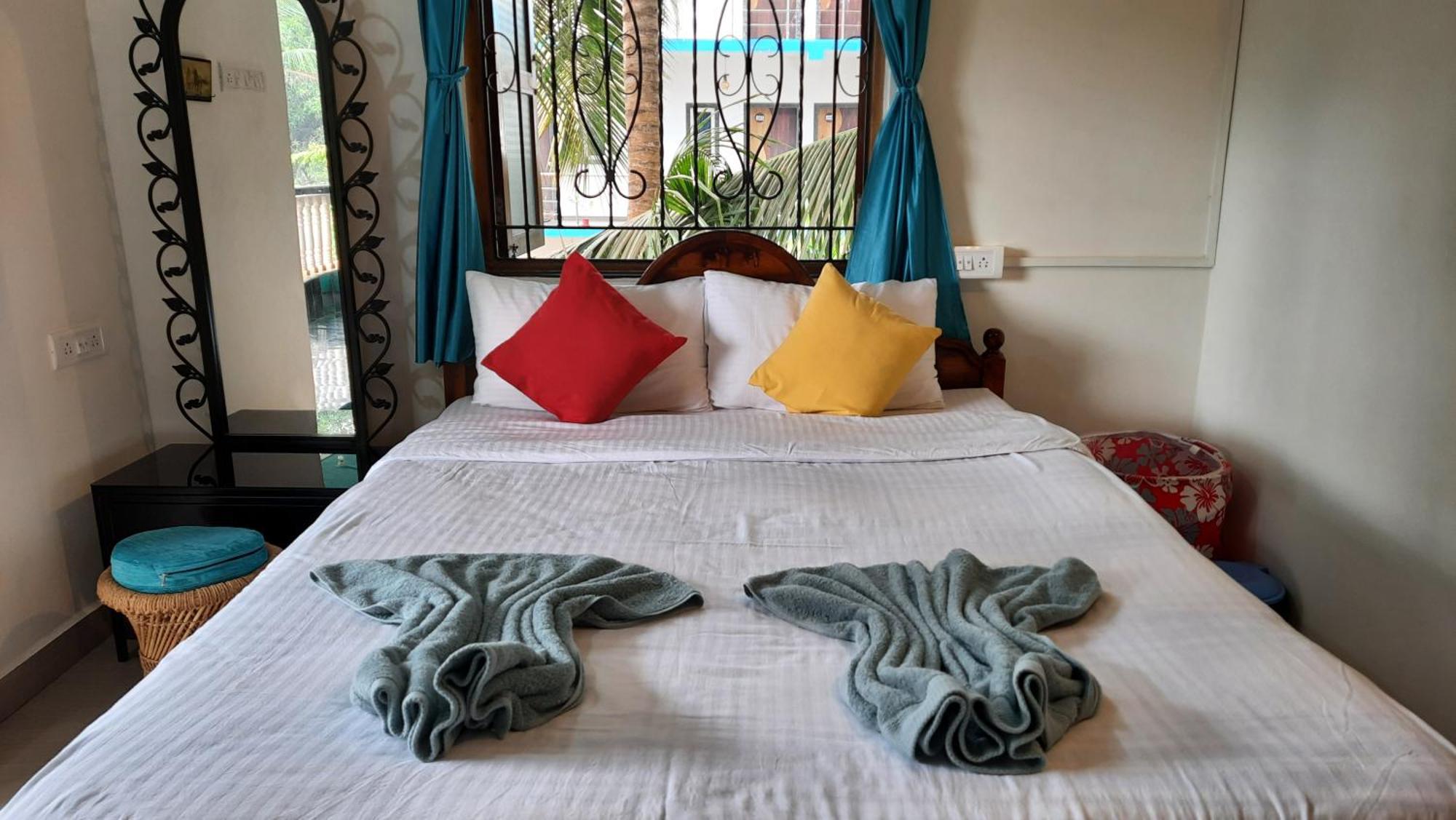 Tropical Wave Hostel Morjim Goa Экстерьер фото